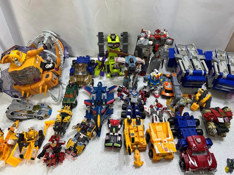 Huge LOT Transformers + The Armada Unicron too! FREE SHIPPING!