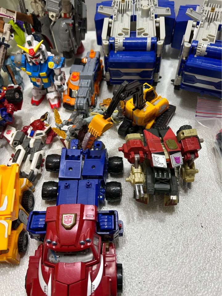 Huge LOT Transformers + The Armada Unicron too! FREE SHIPPING!