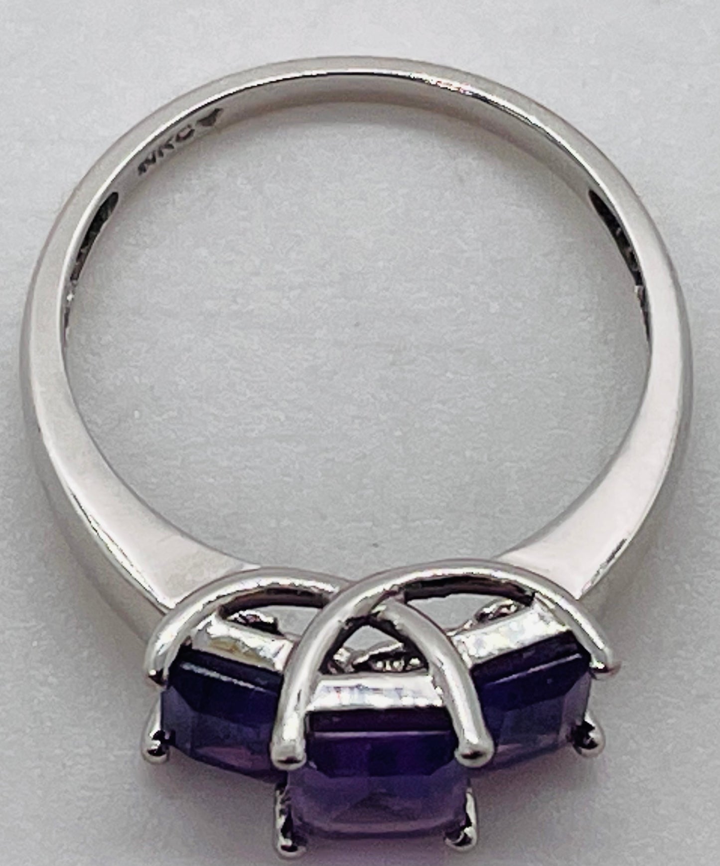 Purple Amethyst 3 Stone 10KG White Gold Ring Size 7.5 (2.414g)