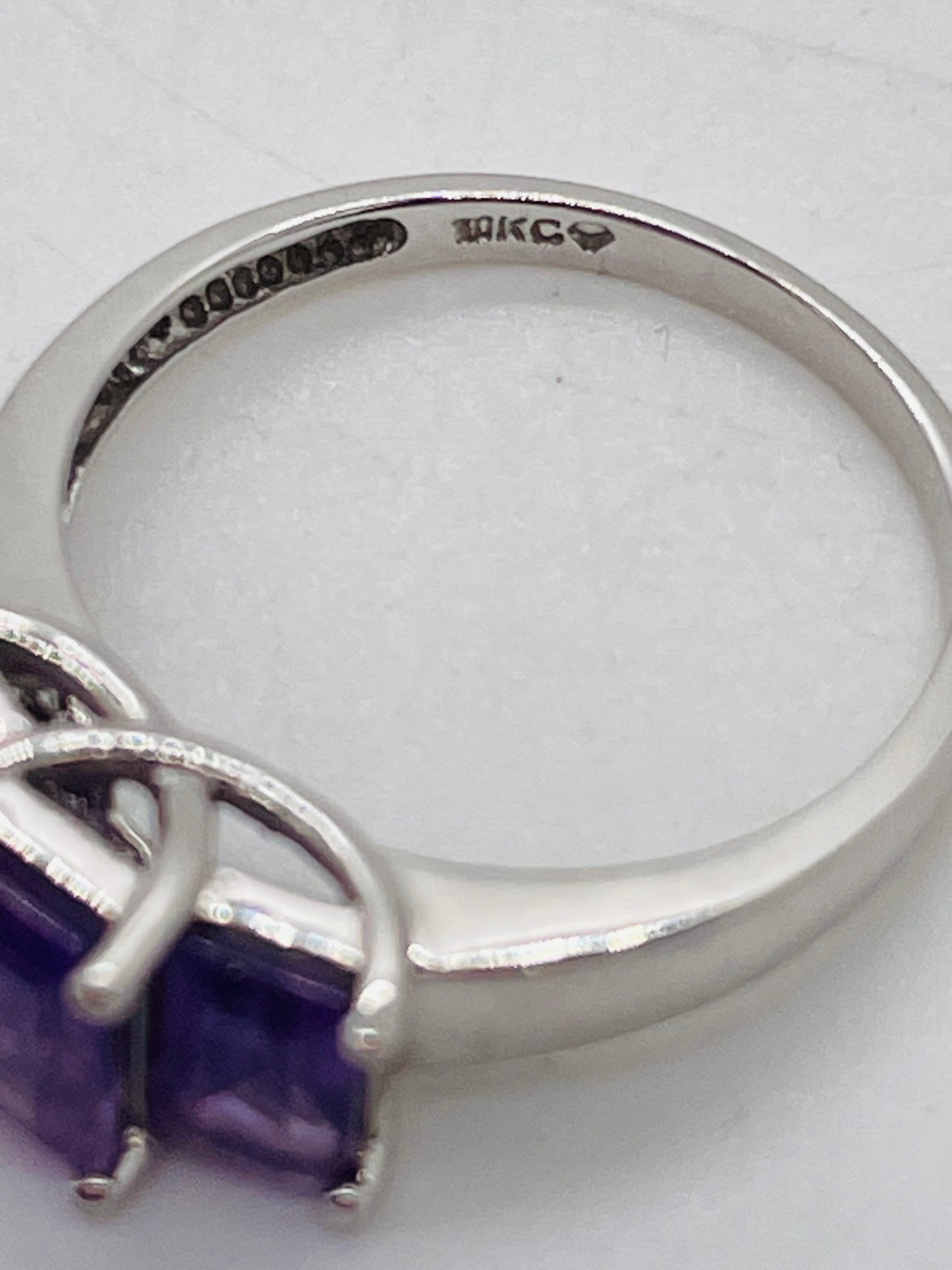 Purple Amethyst 3 Stone 10KG White Gold Ring Size 7.5 (2.414g)