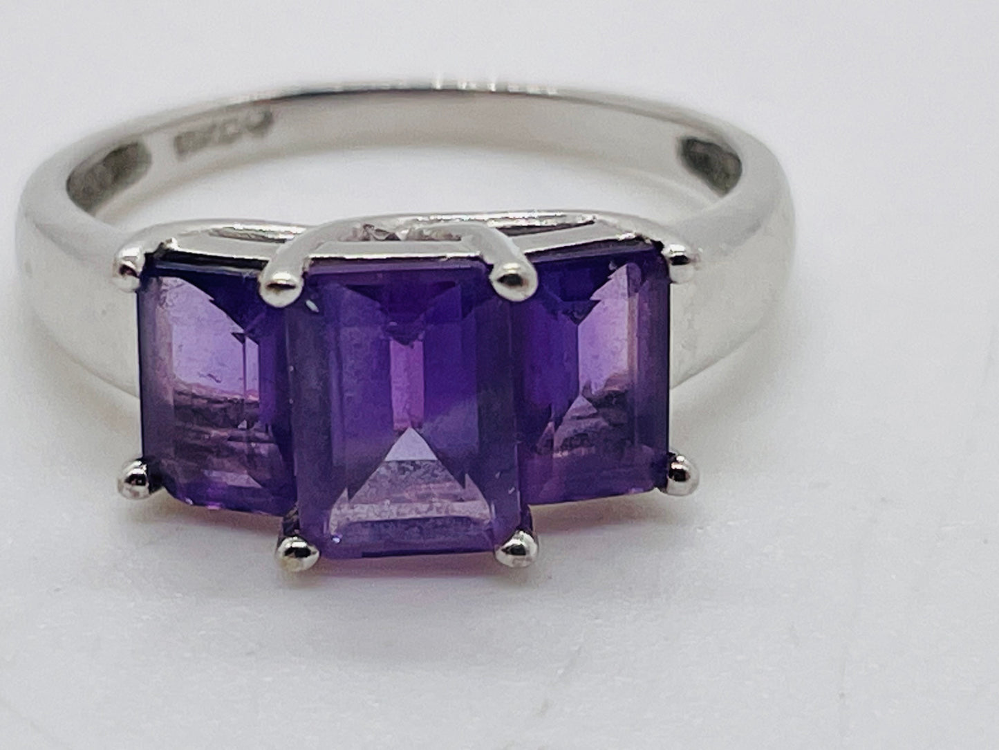 Purple Amethyst 3 Stone 10KG White Gold Ring Size 7.5 (2.414g)